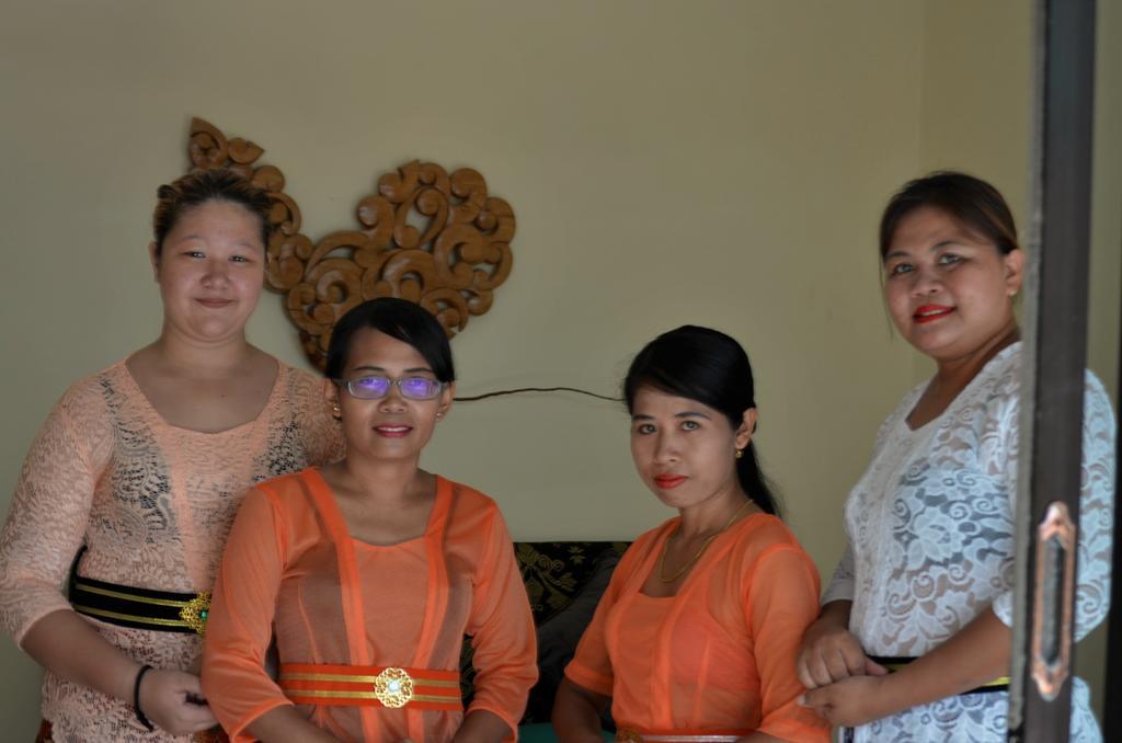 Villa Yukie Senggigi Montongbuwoh Buitenkant foto