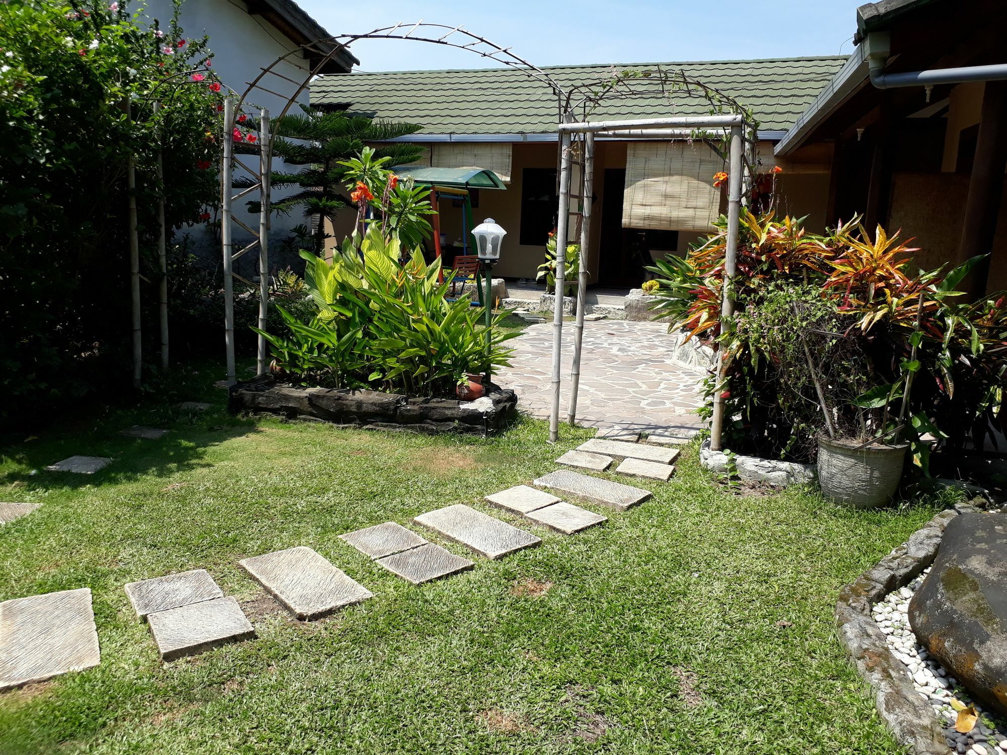 Villa Yukie Senggigi Montongbuwoh Buitenkant foto