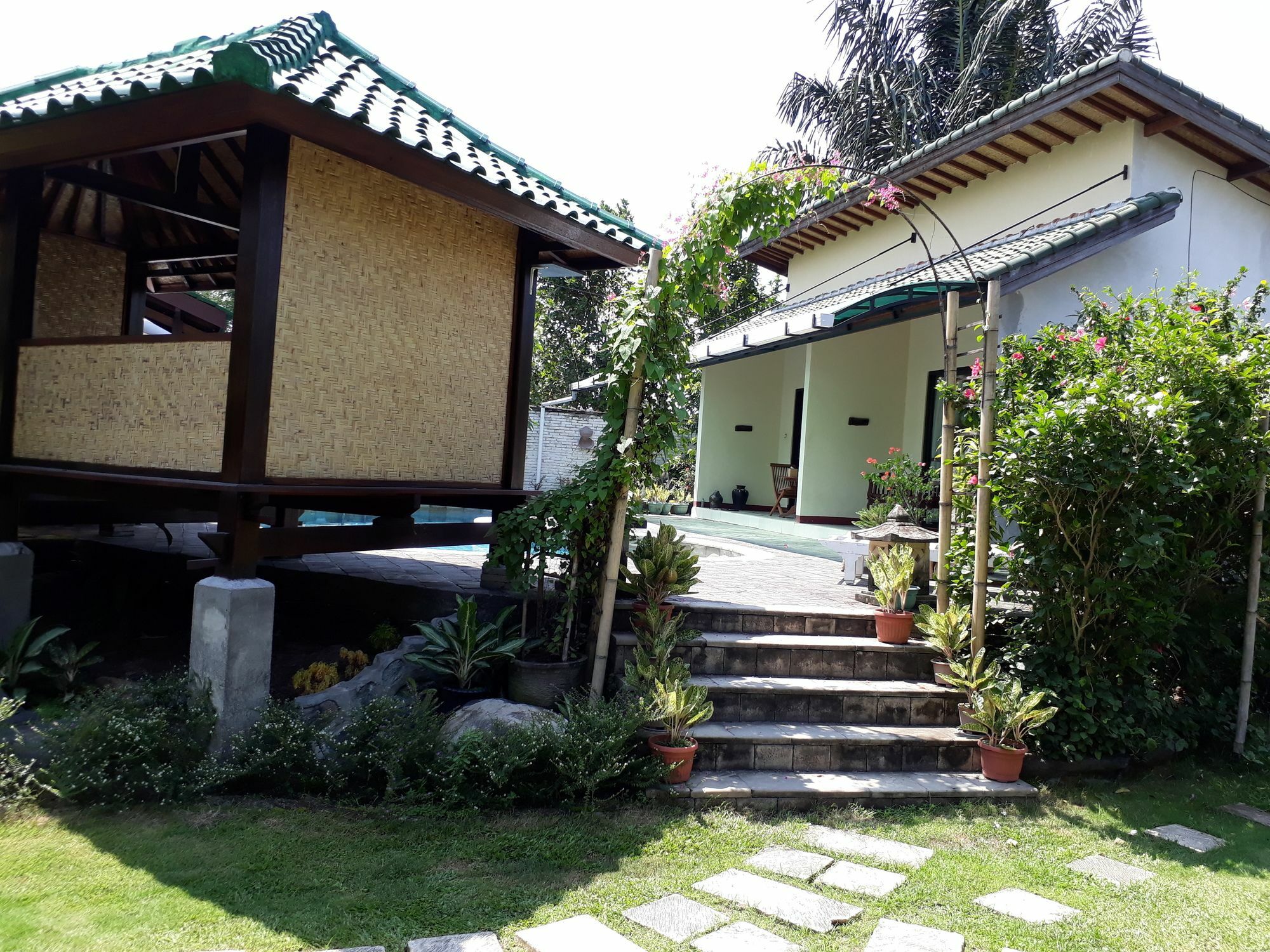 Villa Yukie Senggigi Montongbuwoh Buitenkant foto