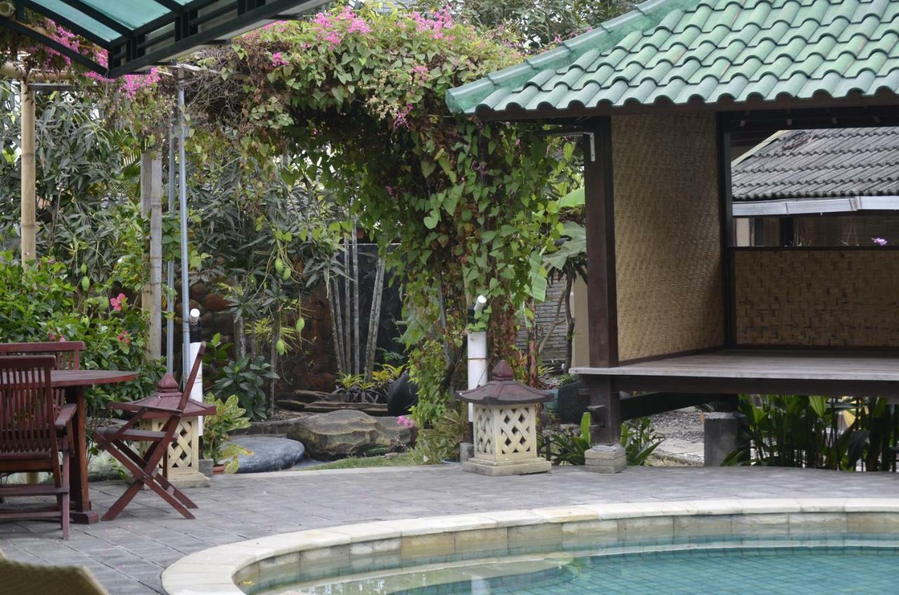Villa Yukie Senggigi Montongbuwoh Buitenkant foto