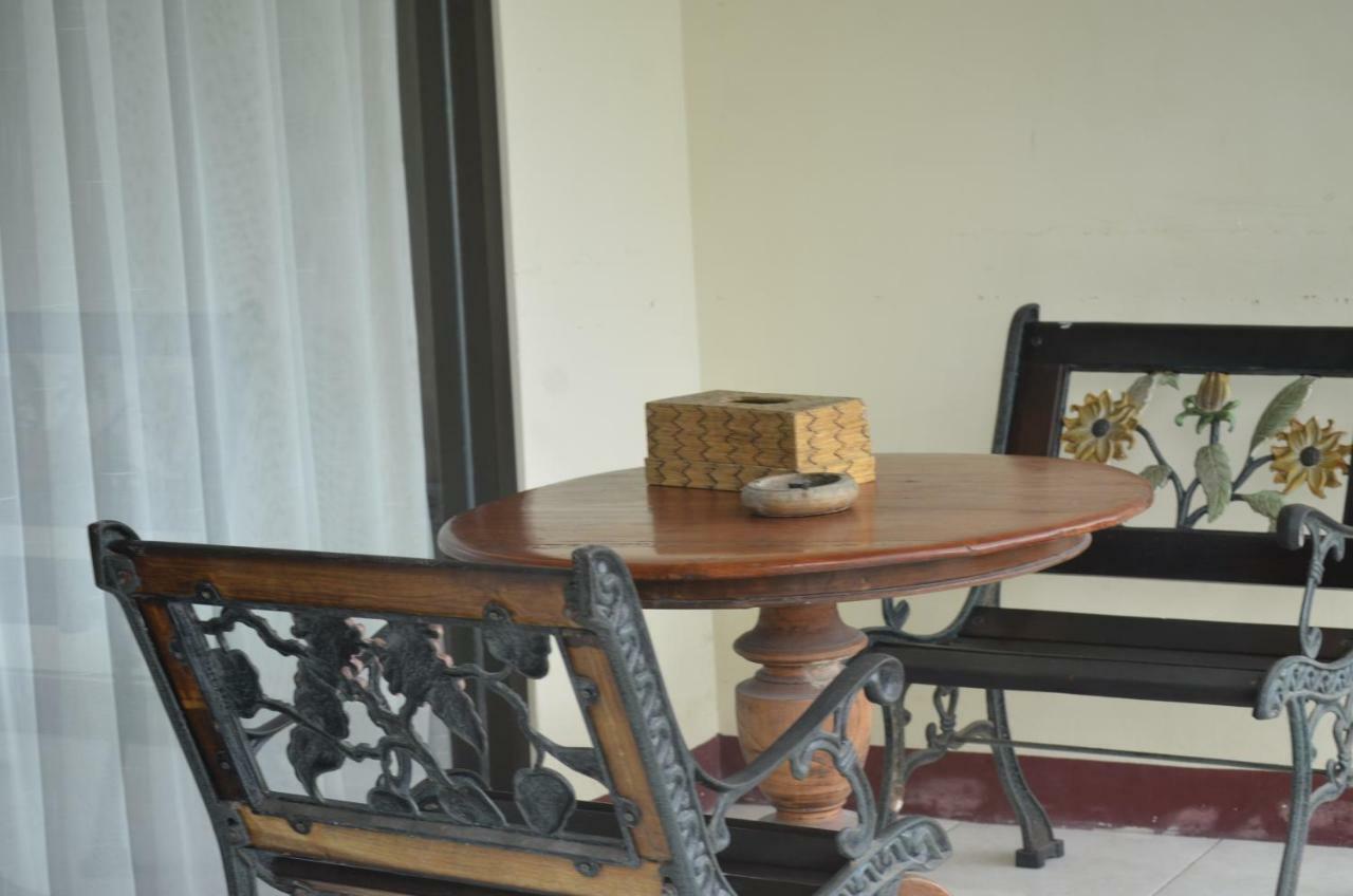 Villa Yukie Senggigi Montongbuwoh Buitenkant foto