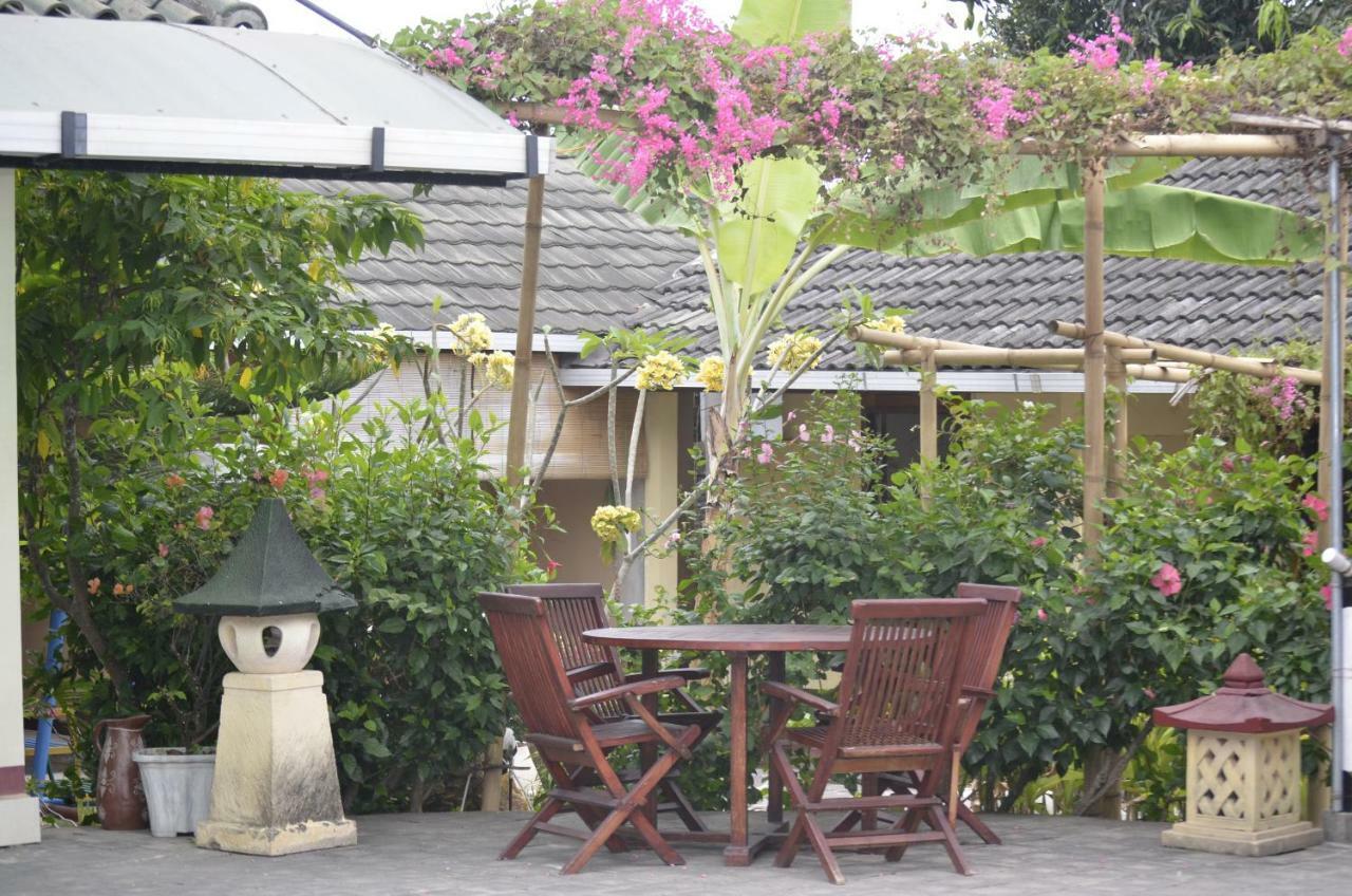 Villa Yukie Senggigi Montongbuwoh Buitenkant foto